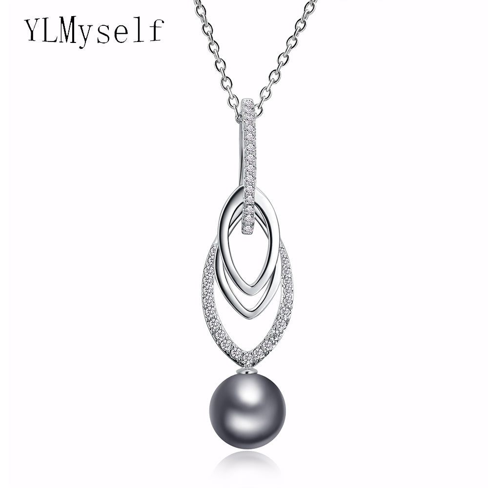 Oval Shaped Pingente Silver Necklace